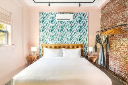 Historic Seaport Hotel | Green Room at the Grand Maloney