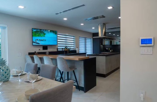 Kendale Lakes House | Greenview Villa/Luxury Heated Pool Home Golf View