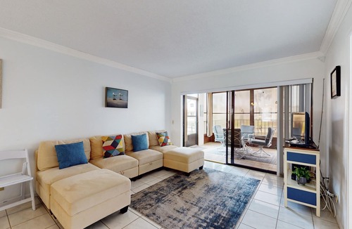 Isla del Sol Condo | Ground Floor Lakefront Condo with Shared Pool and Central AC - Snowbird-Friendly