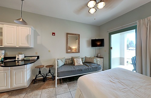 Rosemary Beach Condo | Ground Floor Studio Rental in Seacrest Beach – Pool & Easy Beach Access!
