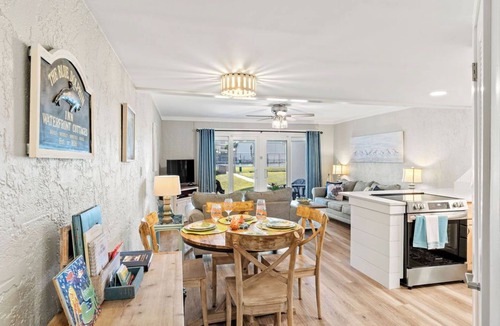 Panama City Beach Condo | Ground floor, park at your front door. Sleeps 6
