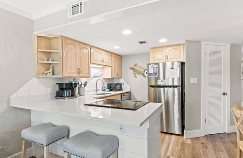 Panama City Beach Condo | Ground floor, park at your front door. Sleeps 6