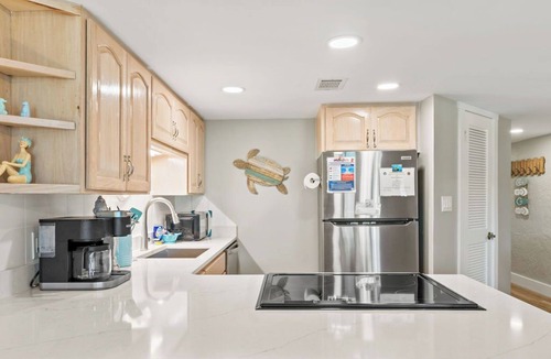 Panama City Beach Condo | Ground floor, park at your front door. Sleeps 6