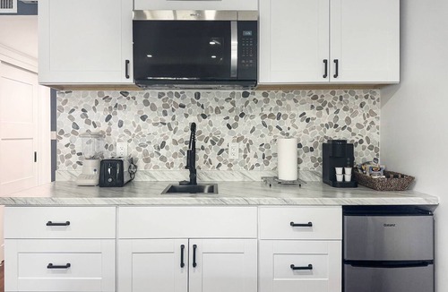 Wesley Chapel Condo | Ground Floor Waterfront Studio | 2 Queen Beds | Private Patio | Optional Saddlebrook Amenities