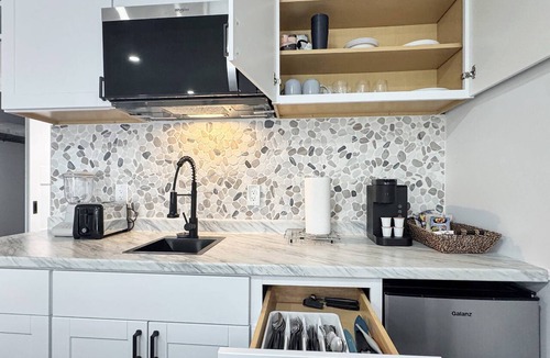 Wesley Chapel Condo | Ground Floor Waterfront Studio | 2 Queen Beds | Private Patio | Optional Saddlebrook Amenities