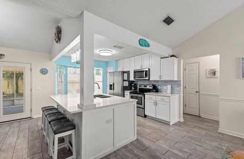 El Centro Beach House | Guava Ohana: Hot Tub in Oct, FrPit, BBQ, Walk 2 Bch, Dogs OK, FREE Activities, & More!