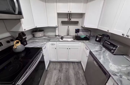 Beacon Square House | Gulf Adventure Retreat, accommodating up to 12 guests in New Port Richey!