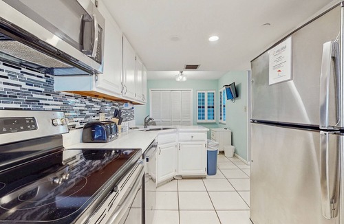 Holiday Isle Condo | Gulf and beachfront condo w/marvelous views, shared pool and hot tub