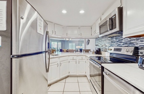 Holiday Isle Condo | Gulf and beachfront condo w/marvelous views, shared pool and hot tub
