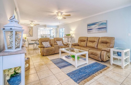 Independence Square Condo | Gulf and Intracoastal Views! WALK TO 4 OR 5 RESTAURANTS & MORE!