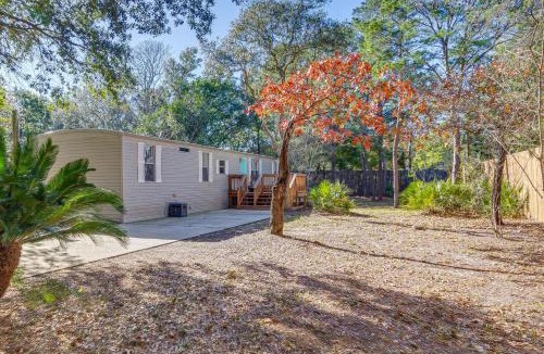 Gulf Breeze House | Gulf Breeze Home with Deck Walk to Public Boat Ramp