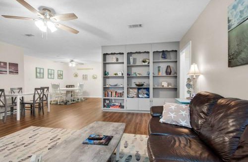 Gulf Breeze House | Gulf Brz-Beaches-Dwntwn PNS-Pet Friendly-Canal