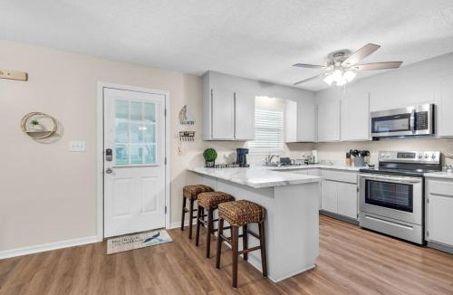 Gulf Breeze House | Gulf Brz-Beaches-Dwntwn PNS-Pet Friendly-Canal