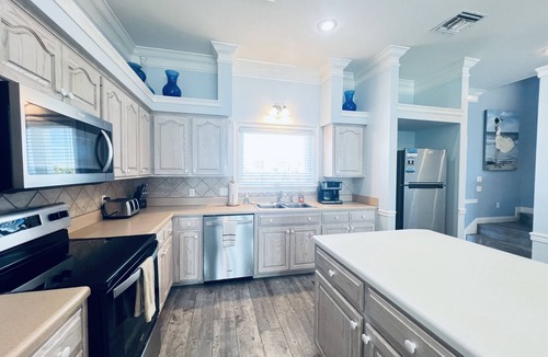 Laguna Beach Estates House | Gulf-Front Beauty-Sleeps 12-Superb Beach Access-Heartfelt Hospitality
