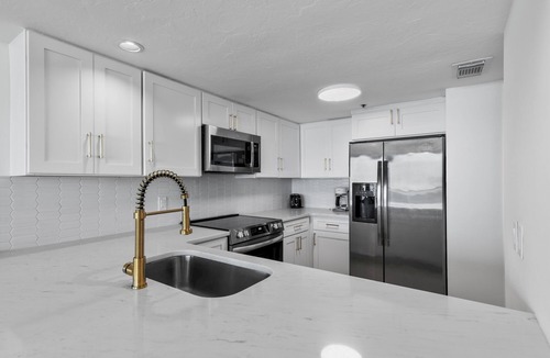 Beach District Condo | GULF FRONT renovated condo with Stunning Views 'Casa del Mare'