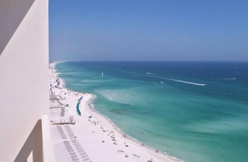 Destin Condo | GULF FRONT with Amazing Views, 3 Pools,Tiki Bar! Zero entry beachfront pool!