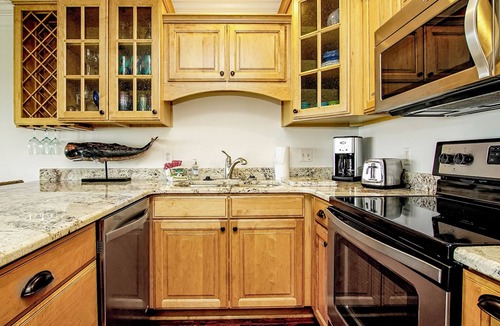 Gulf Place Condo | Gulf Place Premier Top Floor Unit, beautifully maintained , Upscale Furnishings
