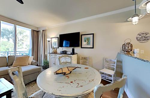 Gulf Place Apartment | Gulf Place Six Palms #2B - BBs Hideaway