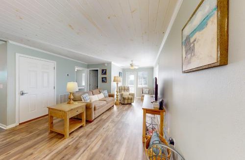 Fort Morgan House | Gulf Shores Plantation- Beach Cottage #4 Sweet Water Beach Retreat
