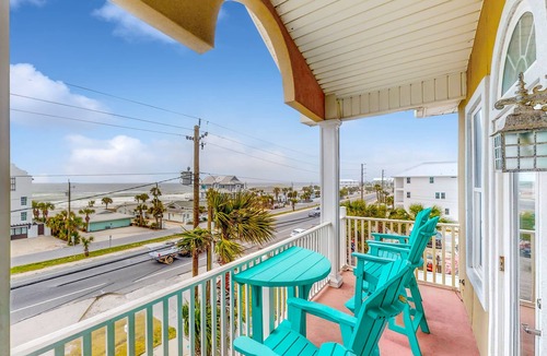 Bahama Beach House | Gulf-view condo with beach across the street, balcony, AC, washer/dryer, & WiFi