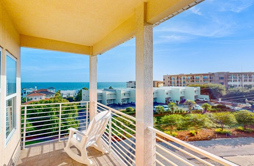 Santa Rosa Beach House | Gulf view home w/multiple balconies & shared pool - steps to the beach