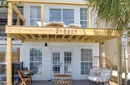 Sunnyside On The Gulf House | Gulf View Townhome! Quiet end of PCB, across from Gulf!