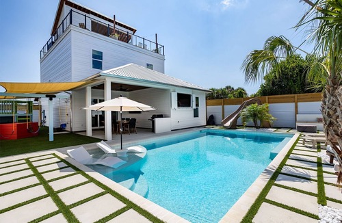 Fort Bay House | Gulf Views Hot tub Pool 3 min walk to Beach