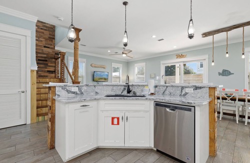 Kiska Beach House | GULF VIEWS, Luxury Home w Private Pool, HUGE Deck, Beach Chair Svc INCL