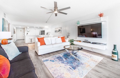 Holiday Isle Condo | 🌊GULF VIEWS! Pool+Sauna~Wlk2 Beach~2BR Shoreline Towers 3083