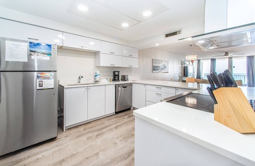 Holiday Isle Condo | 🌊GULF VIEWS! Pool+Sauna~Wlk2 Beach~2BR Shoreline Towers 3083