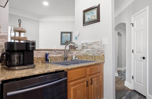 Gulfport Condo | Gulfport-Biloxi Retreat ★ 3BR ★ 2 Pools ★ Hot Tub ★ PS5 ★ Xbox ★ Wi-Fi ★ Clean