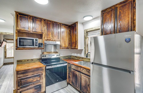 Gulfport Cottage | Gulfport Cottage w/Fire Pit: Relax & Recharge!