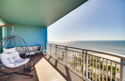 Gulfport Apartment | Gulfport Oceanfront Vacation Rental: Walk to Beach