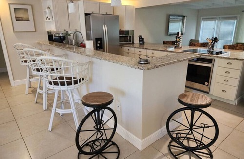 East Naples House | Gulfview House in Naples Bayshore Arts District