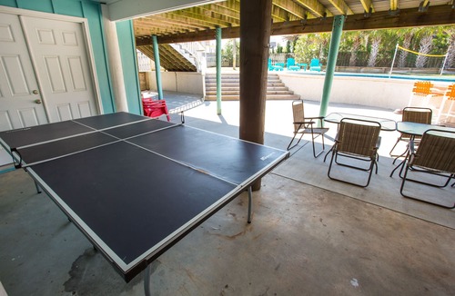 Toilla Segunda House | Gumbo Bungalow: Private Heated Pool w/Swim-up Bar, Volleyball, Ping Pong