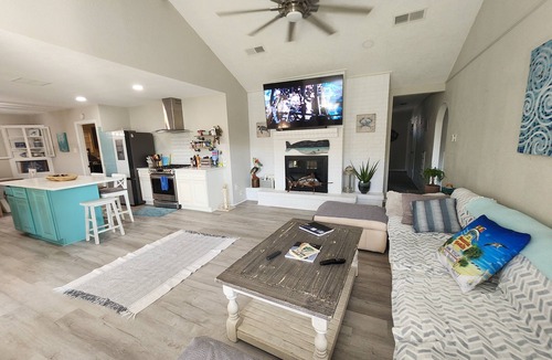 Texas City House | H20 Paradise...Waterfront and close to Galveston beach!