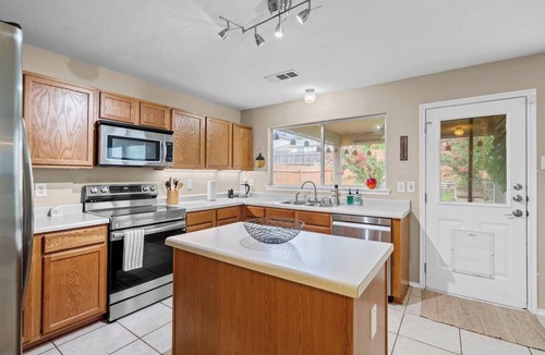 Roanoke House | Hammock, Backyard, Play Room 4BR in Roanoke, TX