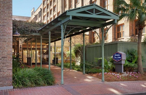 Arts/Warehouse District Hotel | Hampton Inn and Suites New Orleans Convention Center