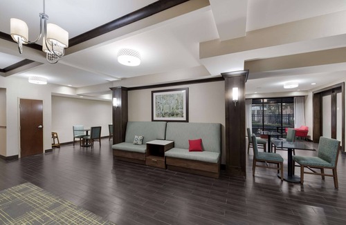 Marshall Hotel | Hampton Inn Marshall