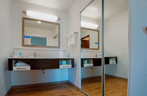 Mary Esther Hotel | Hampton Inn & Suites Mary Esther-Fort Walton Beach 1 King Studio Suite Hearing Accessible