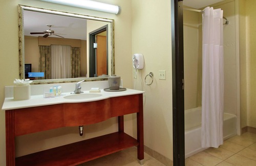 Buffalo Hotel | Hampton Inn & Suites Buffalo