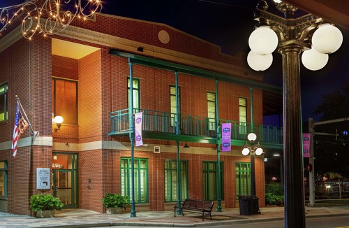 Historic Ybor Hotel | Hampton Inn & Suites Tampa Ybor City Downtown