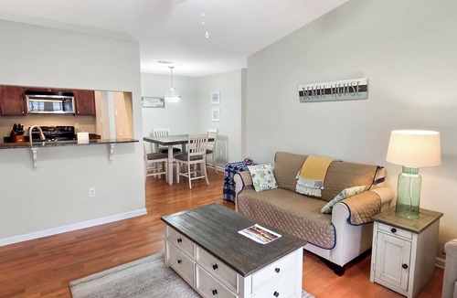 Gulf Park Estates Condo | Harbor Landing Condo in Ocean Springs. Pool and Close to Downtown!