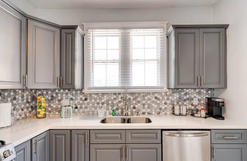Fairgrounds Apartment | Harleaux Chateau by Jazz Fest and City Park