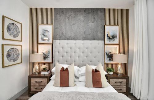 Braeswood Place Apartment | Haus of Blues-Walk to NRG Stadium-Med Center-Private Parking