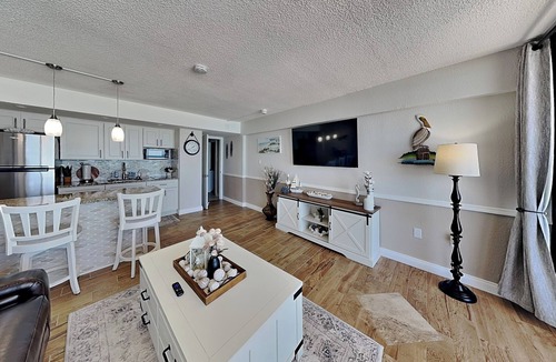 Daytona Beach Shores Condo | Hawaiian Inn 238 by Distinctive Beach Rentals