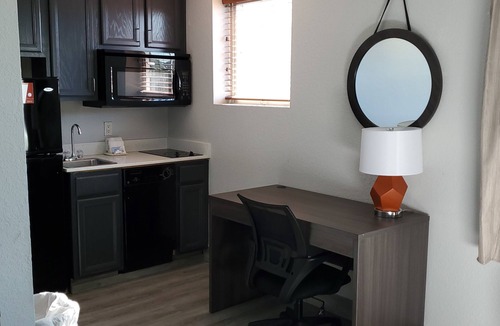 Upper Grand Lagoon Hotel | Hawthorn Extended Stay by Wyndham Panama City Beach