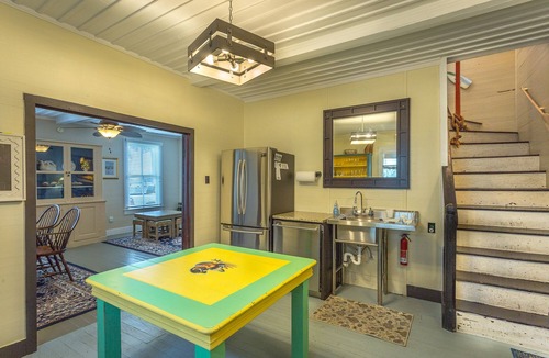 Historic Downtown Apalachicola Cottage | Heart of Historic Apalachicola, Nostalgic Florida “Blue Moon Cottage ”