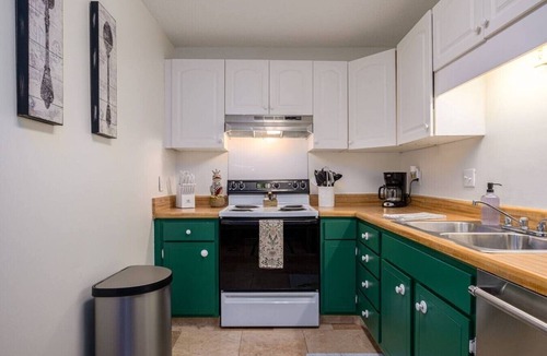 Vestavia Hills Condo | Heart of Homewood and Minutes from Birmingham