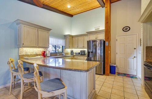 Eight Lakes Cottage | Heated Pool, 3 Mi to Dtwn: Cape Coral Escape!